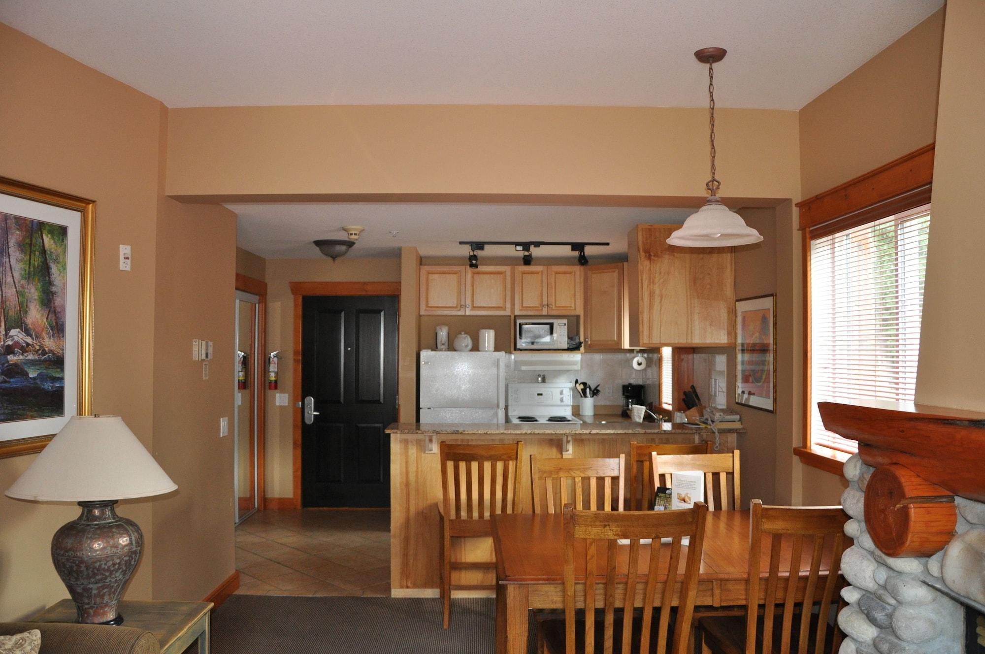 Lizard Creek Lodge Fernie Exteriör bild