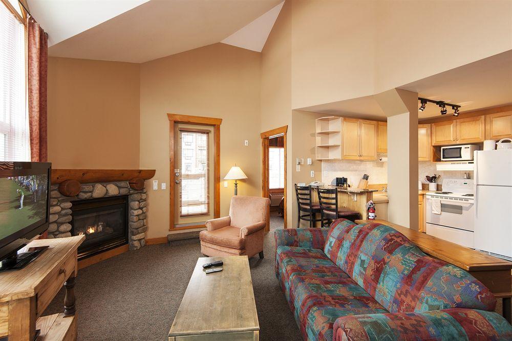Lizard Creek Lodge Fernie Exteriör bild
