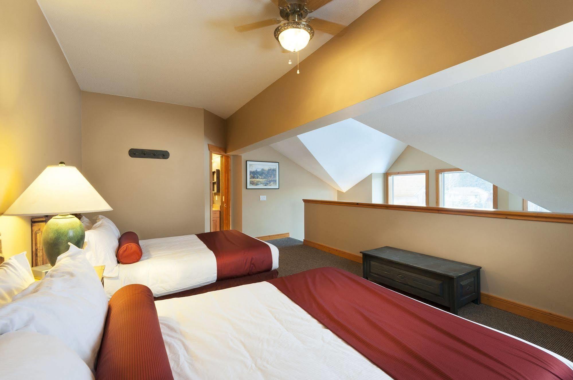 Lizard Creek Lodge Fernie Exteriör bild