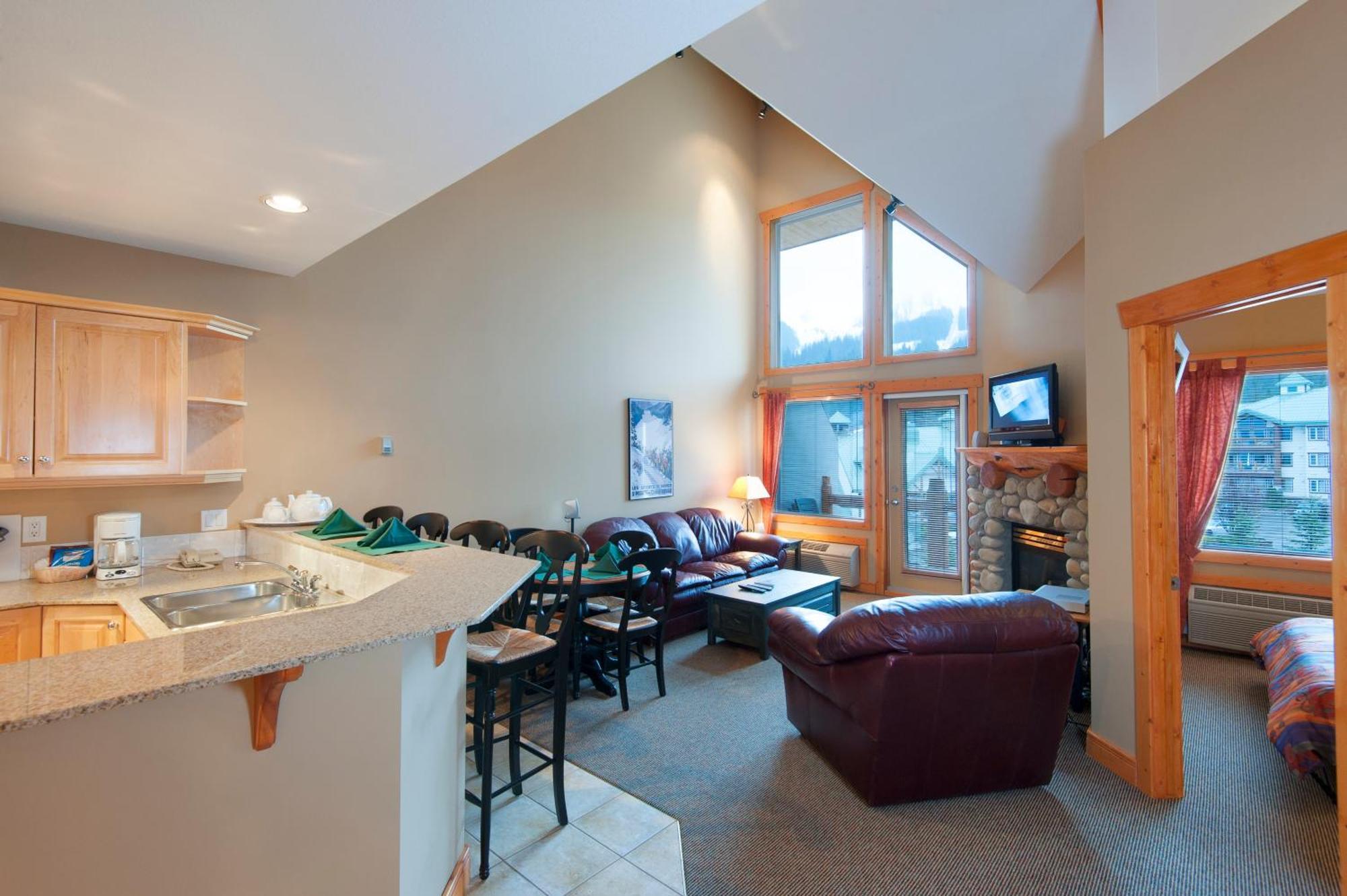 Lizard Creek Lodge Fernie Exteriör bild
